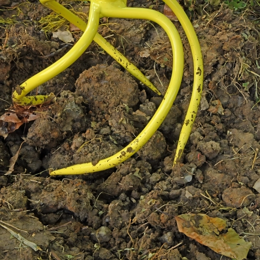 Spiralne i wygięte zęby dla skutecznego spulchniania