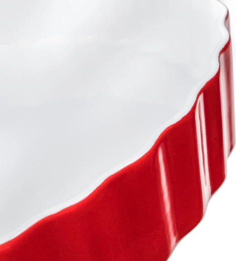 Elegancki pofalowany brzeg dla pięknego kształtu