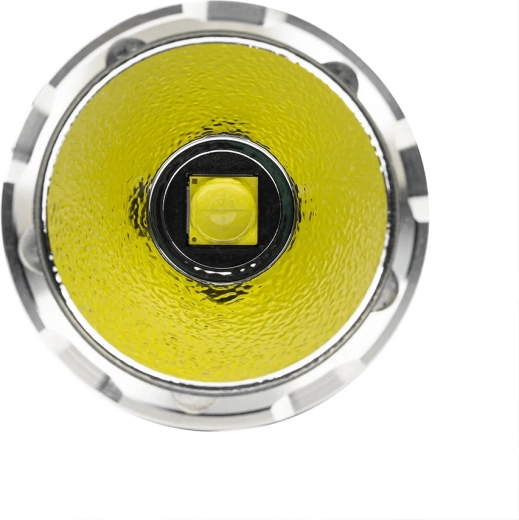 Do 4 500 lm i zasięg 290 m