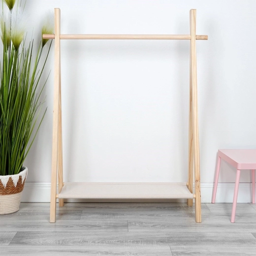 Stabilna rama w kształcie A z naturalnego drewna