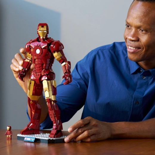 W zestawie minifigurka Iron Mana