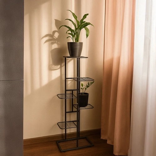 Solidna metalowa konstrukcja ze stabilizującymi nóżkami