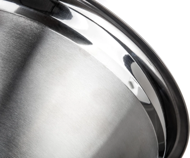 Szeroki rant dla wygodnego nalewania