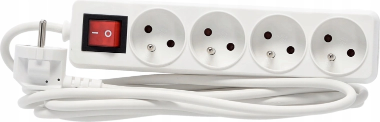 Cztery uziemione gniazda Schuko