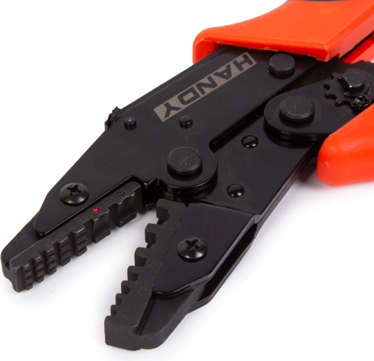 Mechanizm zapadkowy ułatwiający zaciskanie