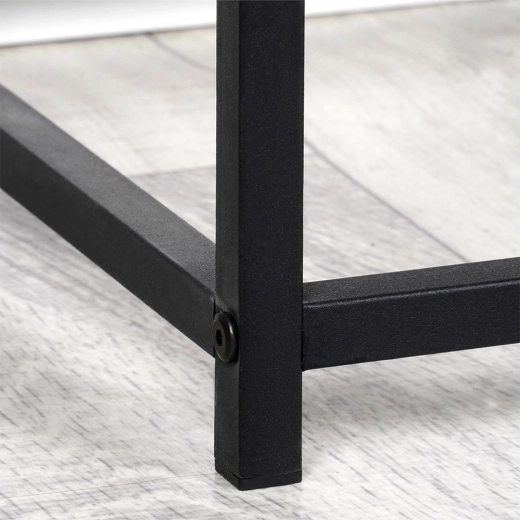 Stabilna metalowa konstrukcja