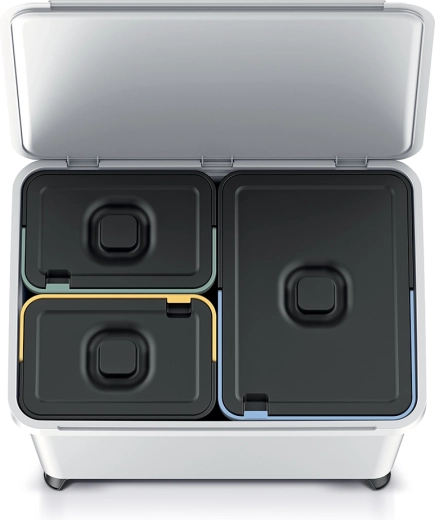 Trzy wyjmowane pojemniki z oznaczeniem kolorystycznym