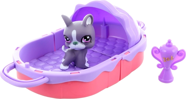 Kuferek, który zamienia się w legowisko