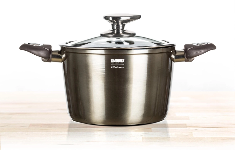 W pełni indukcyjne dno dla szybkiego i równomiernego nagrzewania