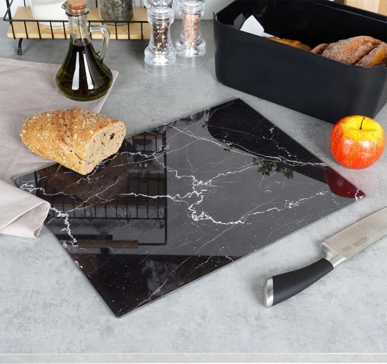 Bezpieczne krojenie dzięki antypoślizgowym nóżkom