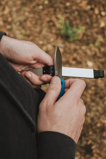 Zintegrowane prowadnice kątów 20° i 25°