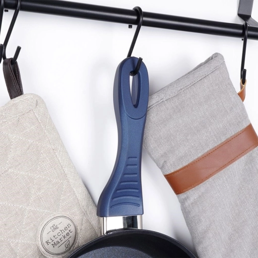 Ergonomiczny uchwyt z otworem do zawieszenia