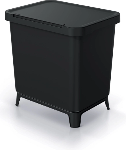 Stabilna konstrukcja z praktycznymi nóżkami