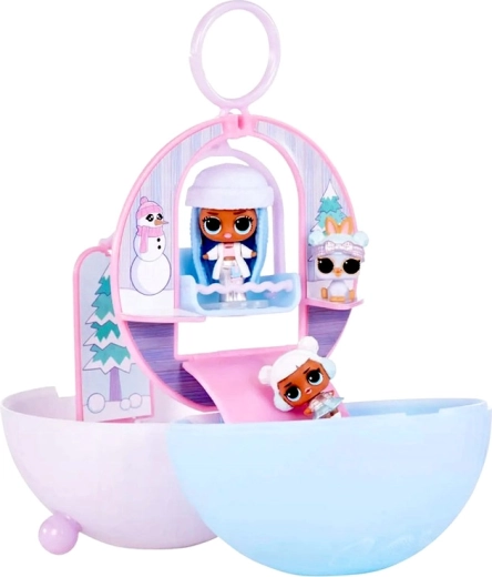 Magiczna zimowa sceneria w każdej kuli