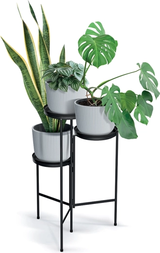 Stabilna metalowa konstrukcja z podwyższonymi krawędziami
