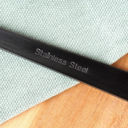 Czarna stal o satynowym wykończeniu do nowoczesnego stołu