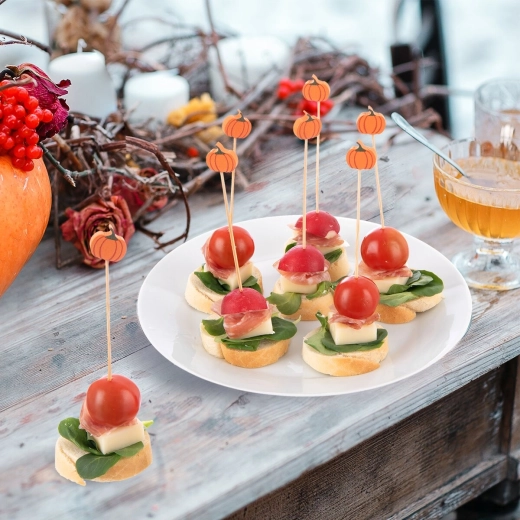 Halloweenski motyw dyni do tematycznego serwowania
