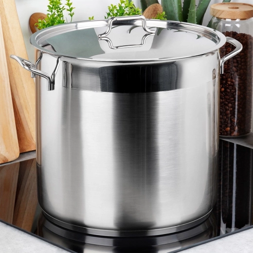 Kompatybilny ze wszystkimi typami kuchenek, w tym indukcją