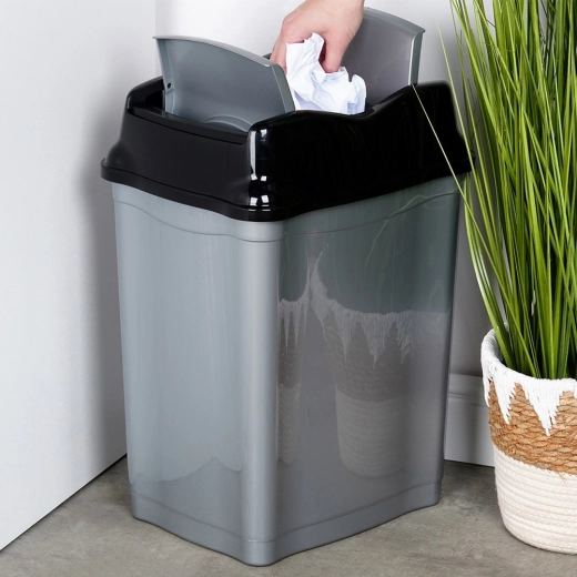 Uchylną pokrywę dla czystszej i wygodniejszej obsługi