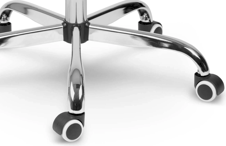 Chromowana podstawa z gumowanymi kółkami