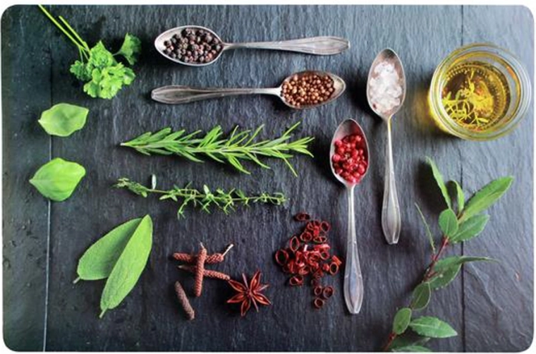 Plastowa podkładka TORO z motywem łyżek 44 × 28 cm