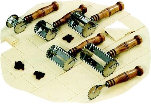 Radełko do ciasta proste z nierdzewnym kółkiem i drewnianą rączką