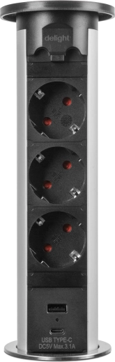 Trzy gniazda i ładowanie USB