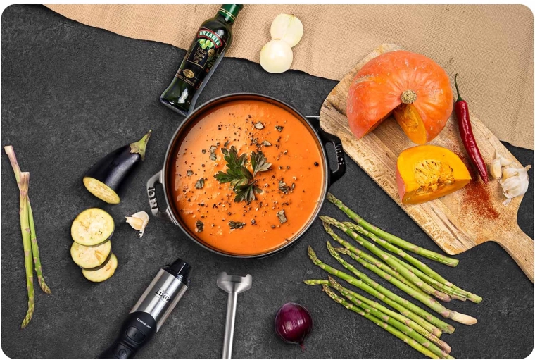 Moc 1500 W i funkcja TURBO do twardych składników oraz lodu