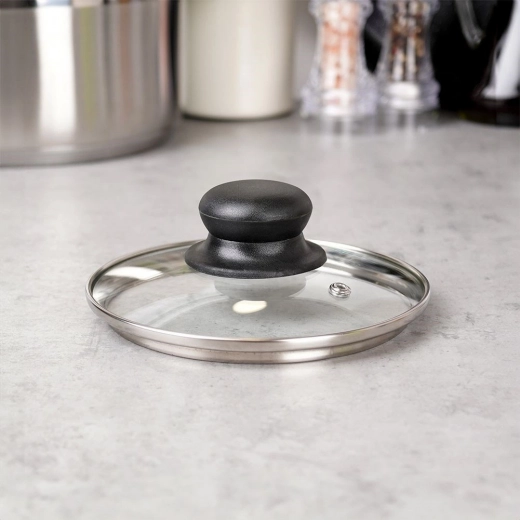 Wytrzymała konstrukcja ze stalową obręczą