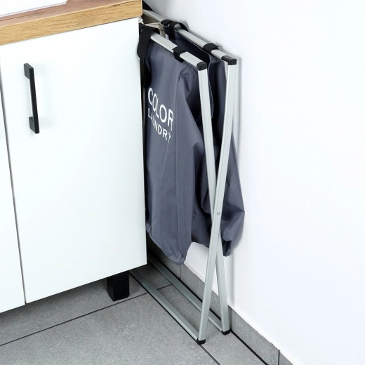 Składana i oszczędzająca miejsce rama