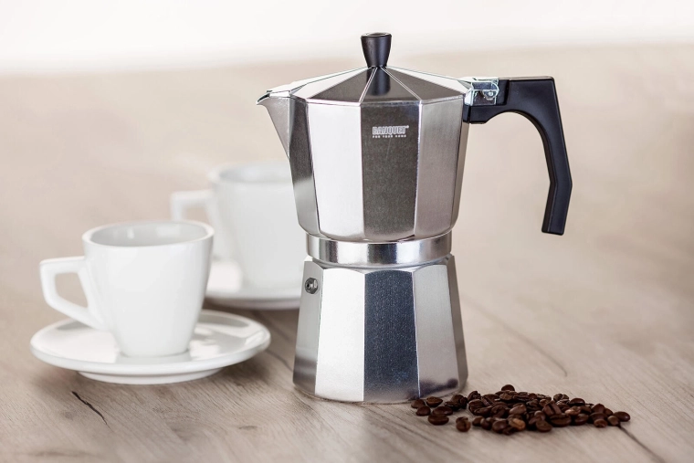 Kompaktowy design na 6 filiżanek