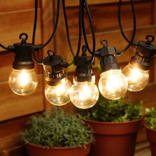 Ciepłe, nastrojowe oświetlenie na tarasy i do ogrodów