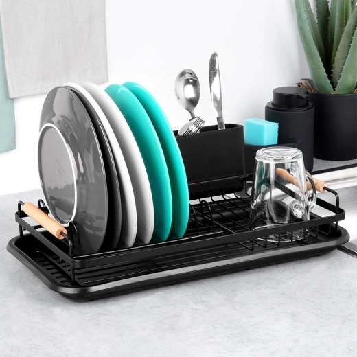 Wyjmowana tacka ociekowa i suchy blat roboczy