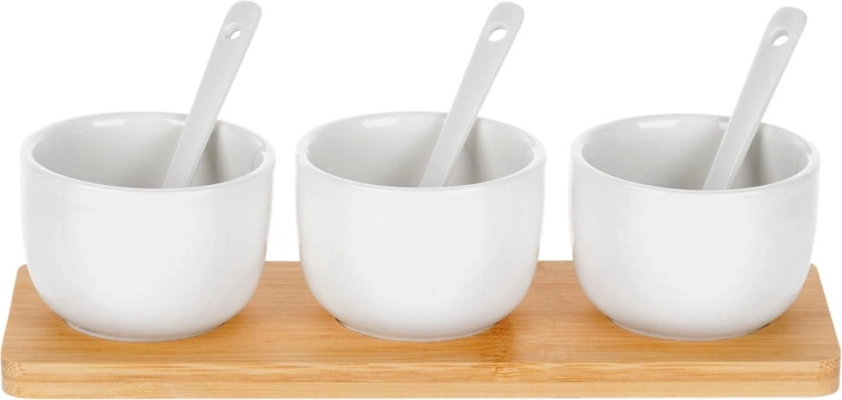 Ceramiczne miseczki i łyżeczki do codziennego użytku