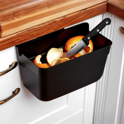 Szybkie zrzucanie resztek prosto z blatu