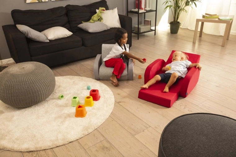 3 w 1: fotelik, leżaczek i sofa