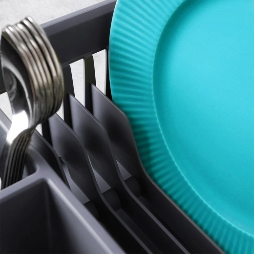 Pojemność do 12 talerzy i miejsce na kubki