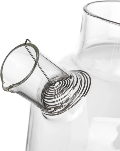 Czyste nalewanie dzięki spiralnemu sitku