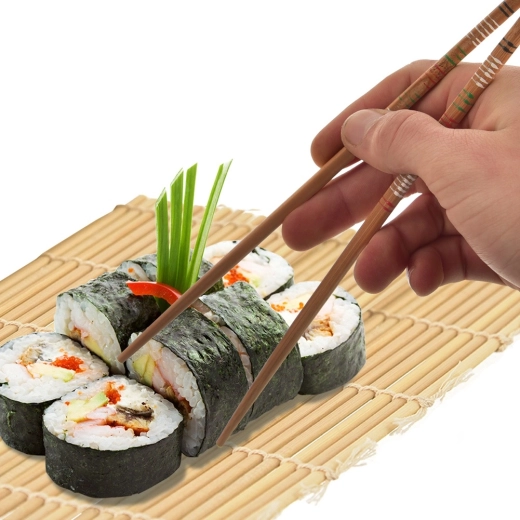 Precyzyjne chwytanie sushi i makaronu
