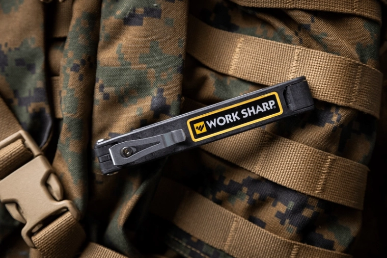 Składana konstrukcja i klips kieszonkowy