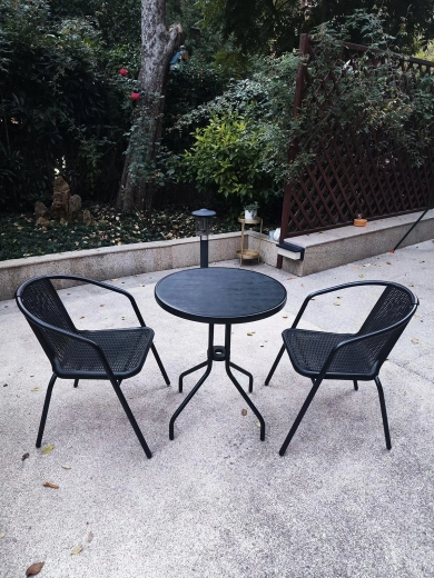 Kompaktowy stół na balkon i taras