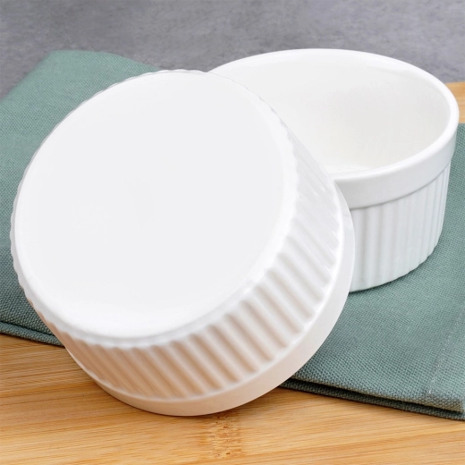 Elegancki żebrowany design i możliwość piętrowania