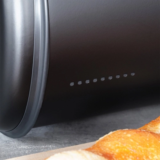 Utrzymuje pieczywo dłużej świeże