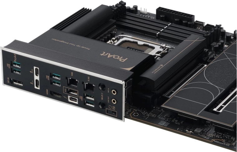 Topowa łączność: 2× Thunderbolt 5, 10G + 2.5G LAN, Wi‑Fi 7