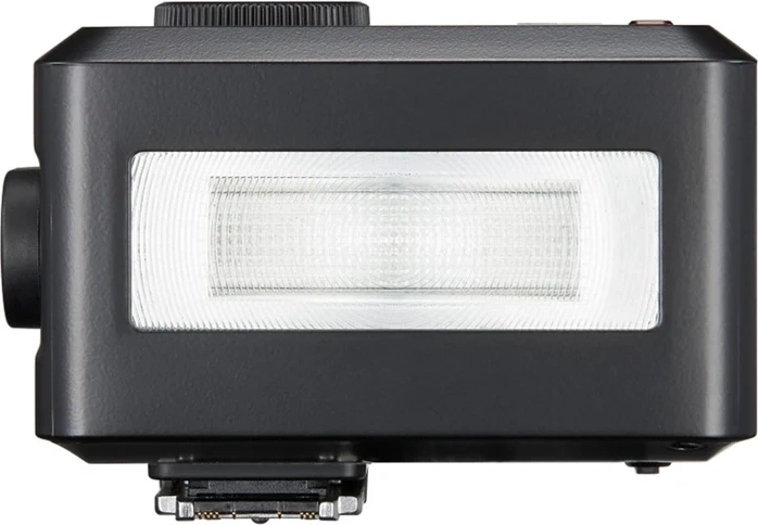 Ultrakompaktowa lampa błyskowa w podróży