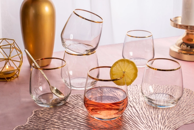 Praktyczna pojemność 370 ml na zimne napoje