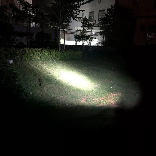 Wydajny główny reflektor LED