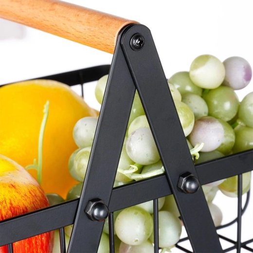 Wytrzymała metalowa konstrukcja z drewnianym uchwytem