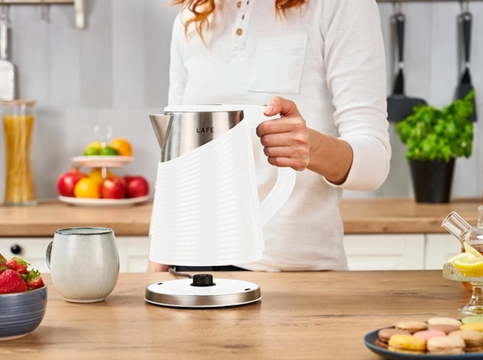 Szybkie grzanie 1800 W i podstawa 360°