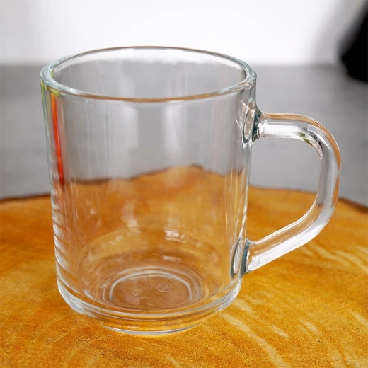 Wytrzymałe grube szkło i wygodne ucho